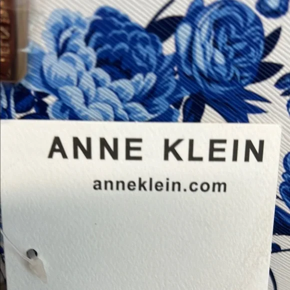 Anne Klein Blue and White Floral Wristlet ✨ - Picture 2 of 7